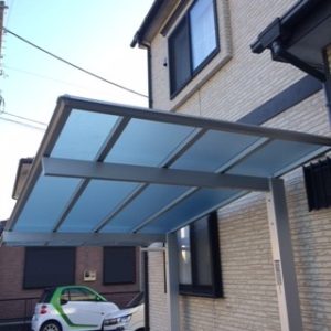 敷地に合わせた変形型カーポート 株式会社リフォームやました